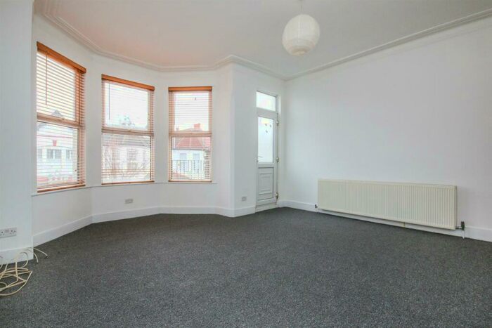 2 Bedroom Apartment To Rent In Arcadian Gardens, N22