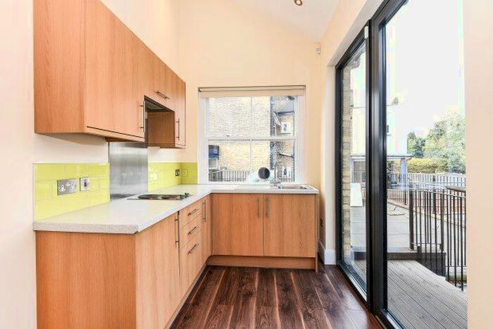 Studio To Rent In A High Road, London, E18