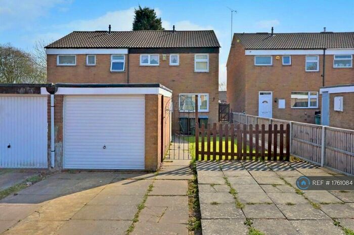 4 Bedroom Semi-Detached House To Rent In John Rous Avenue, Coventry, CV4