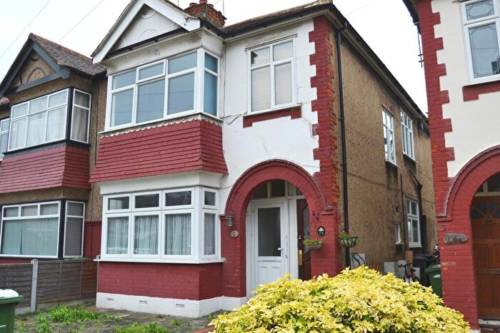 2 Bedroom Apartment To Rent In Tenby Close, Romford, RM6