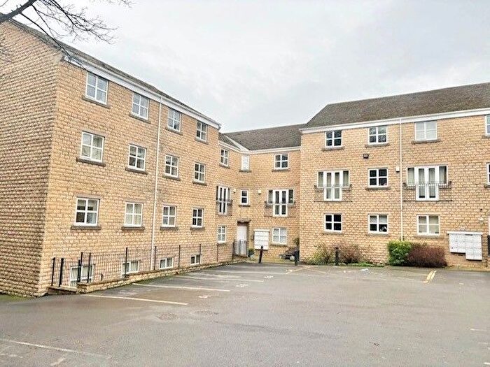 2 Bedroom Flat To Rent In Croft Court, Brighouse, HD6