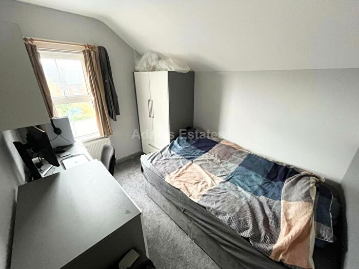 6 Bedroom Terraced House To Rent In Brighton Road, Reading, RG6