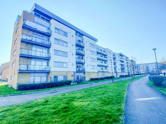 2 Bedroom Flat To Rent In Hill House, Defence Close, West Thamesmead, London, SE28
