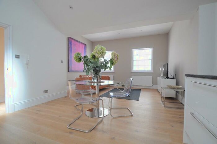 2 Bedroom Apartment To Rent In High Street, Guildford, Surrey, GU1