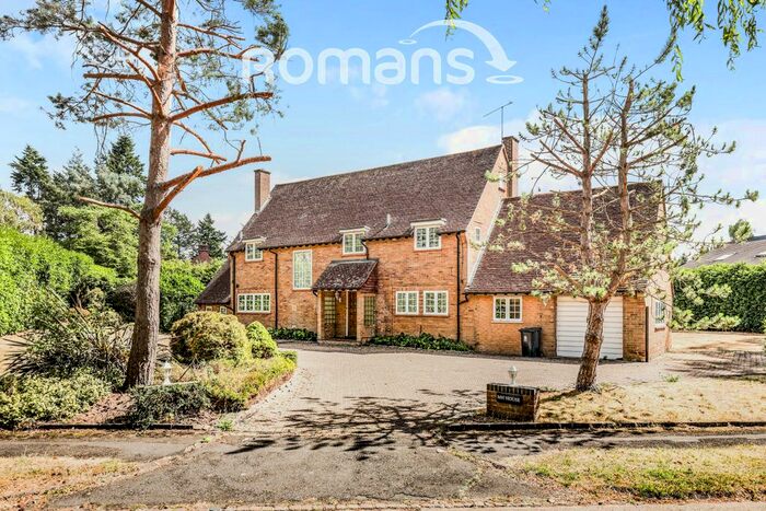 5 Bedroom Detached House To Rent In Lakeside Drive, Stoke Poges, Slough, SL2