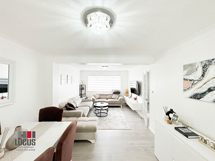 3 Bedroom Semi-Detached House To Rent In Trinity Lane, Waltham Cross, EN8