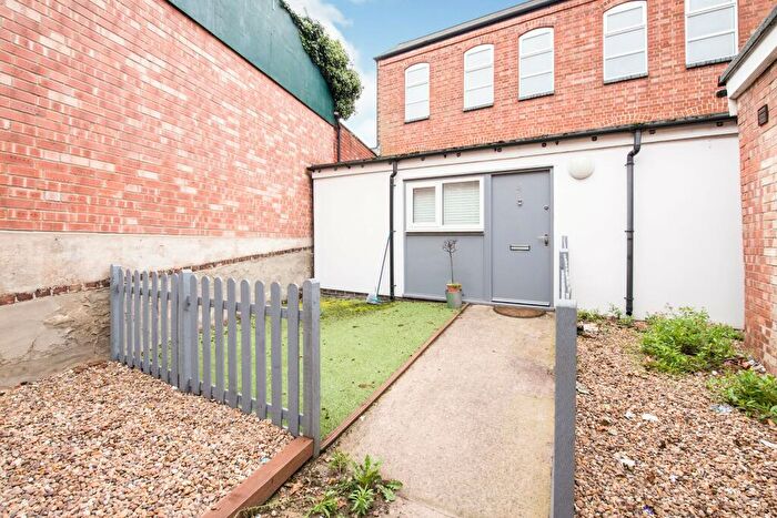 Studio To Rent In Alfreton Road, NG7