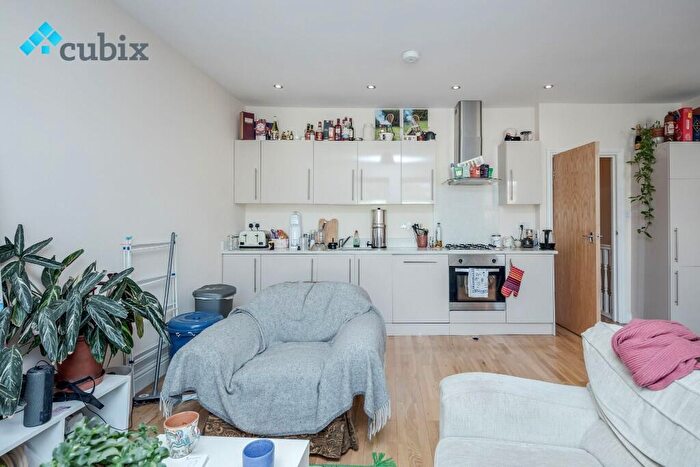2 Bedroom Flat For Sale In Cheltenham Road, London, SE15