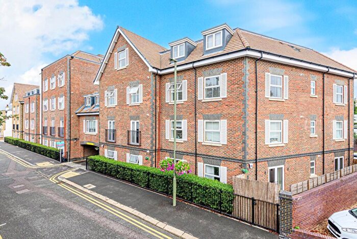 2 Bedroom Flat For Sale In Bridge Street, Walton-On-Thames, KT12