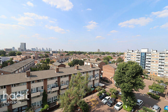 2 Bedroom Apartment For Sale In Trinity Gardens, London, E16