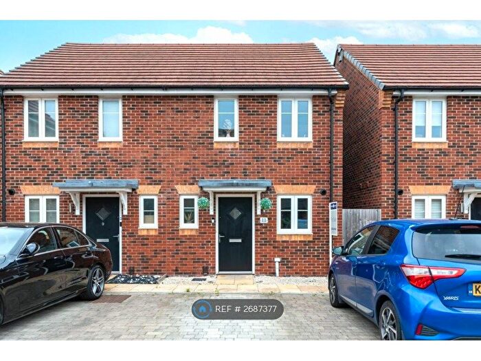 2 Bedroom Semi Detached House To Rent In Clover Fields, Didcot, England, Uk, OX11