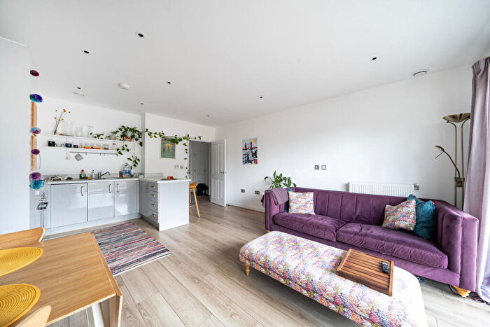 1 Bedroom Apartment For Sale In Brumwell Avenue, London, SE18