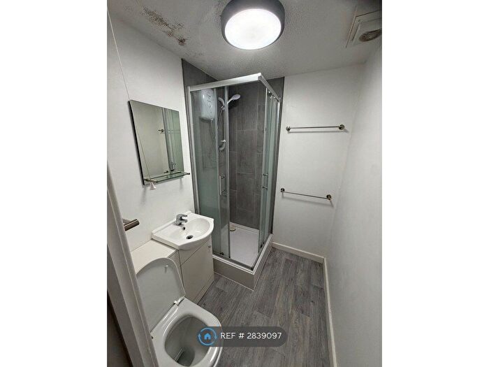 2 Bedroom Flat To Rent In Wetherby Close, Chester, CH1