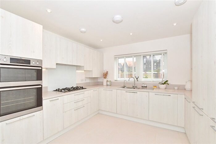 4 Bedroom Detached House For Sale In Gatekeeper Lane, Ashford, Kent, TN24