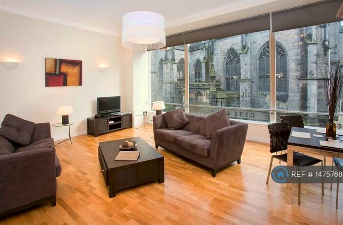 2 Bedroom Flat To Rent In High Street, Edinburgh, EH1
