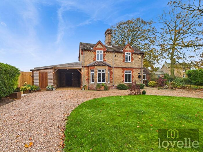 2 Bedroom Detached House For Sale In Mumby Road, Huttoft, LN13