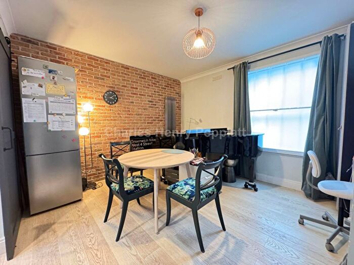 2 Bedroom Flat For Sale In Regents Park Road, London, NW1