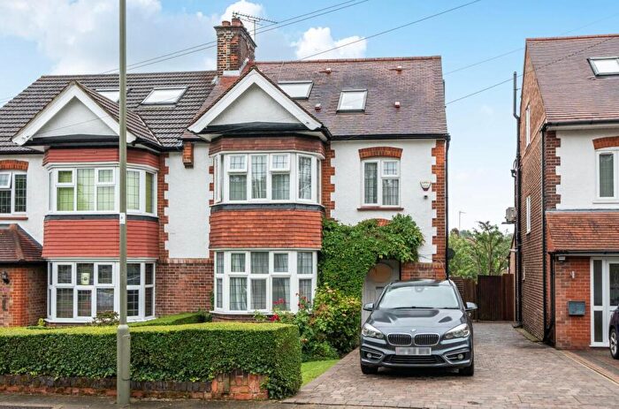 4 Bedroom Semi-Detached House To Rent In Singleton Scarp, Woodside Park, N12