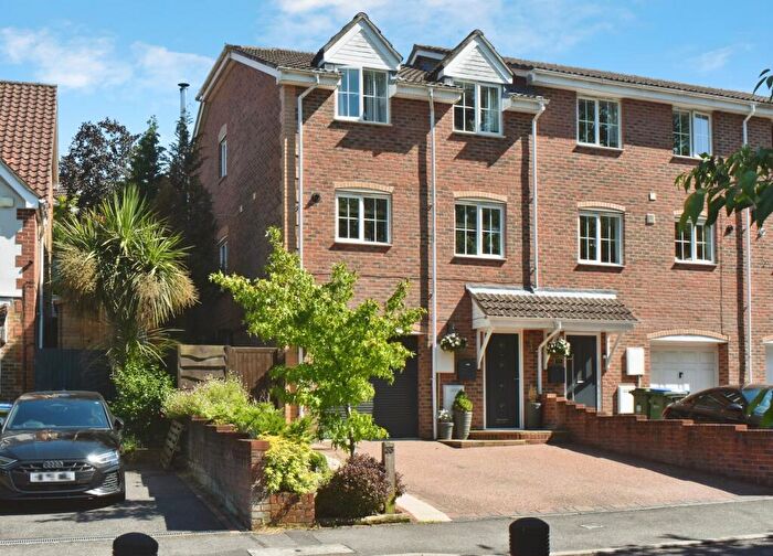 3 Bedroom End Of Terrace House For Sale In Red Oaks Drive, Park Gate, Southampton, Hampshire, SO31