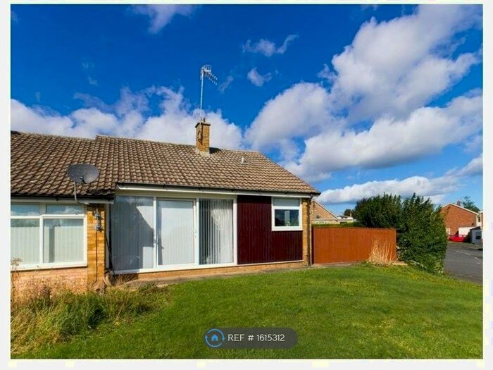 2 Bedroom Bungalow To Rent In Coniston Gardens, Scarborough, YO12