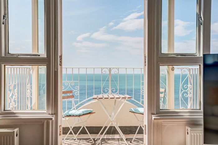 2 Bedroom Flat For Sale In Kings Gardens, Hove, BN3