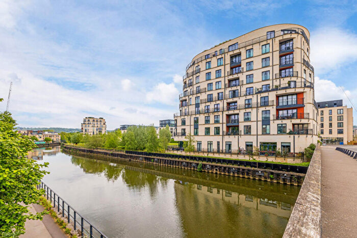 2 Bedroom Flat For Sale In Midland Road, Bath, BA2