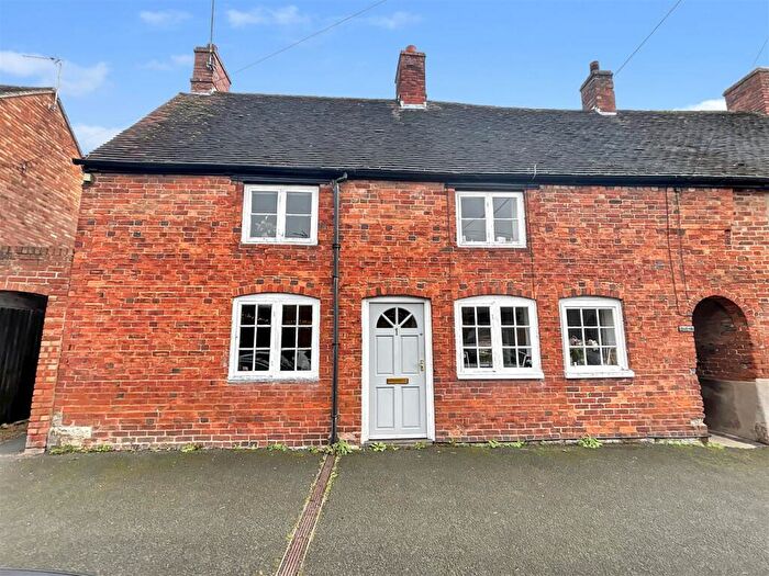 3 Bedroom House For Sale In Southam Street, Kineton, Warwick, CV35