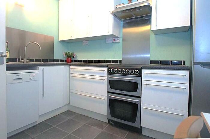 1 Bedroom Apartment To Rent In Sullivan Close, Clapham Junction, SW11