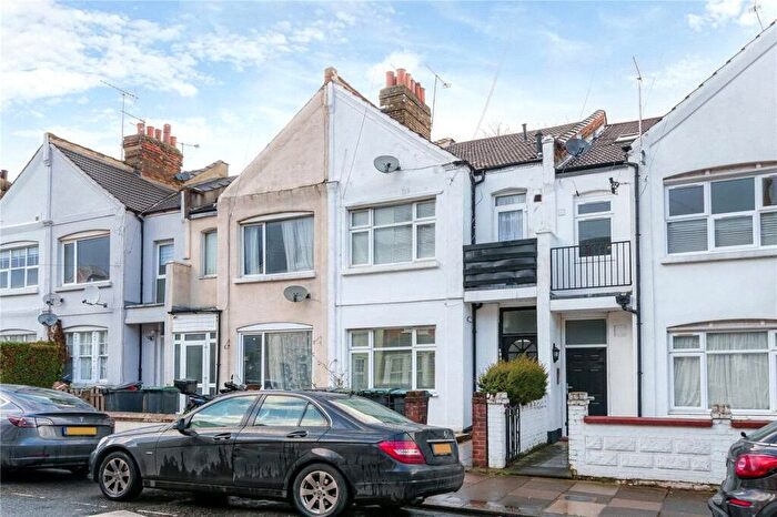 1 Bedroom Flat To Rent In Lascotts Road, Palmers Green, London, N22