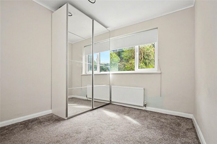 3 Bedroom Semi-Detached House For Sale In Oxford Drive, Kippax, Leeds, LS25