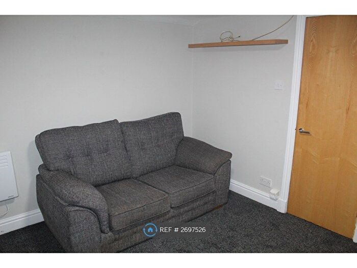 3 Bedroom Flat To Rent In Ruby Street, Cardiff, CF24