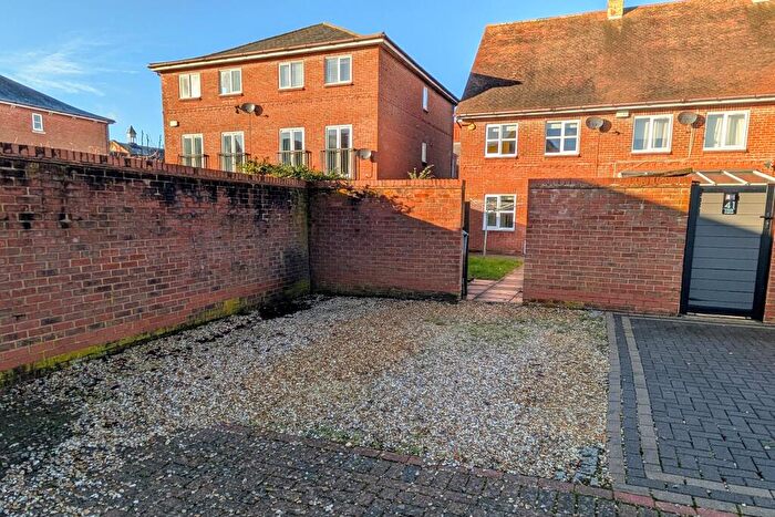 3 Bedroom End Of Terrace House For Sale In Knowle Avenue, Knowle Village, PO17