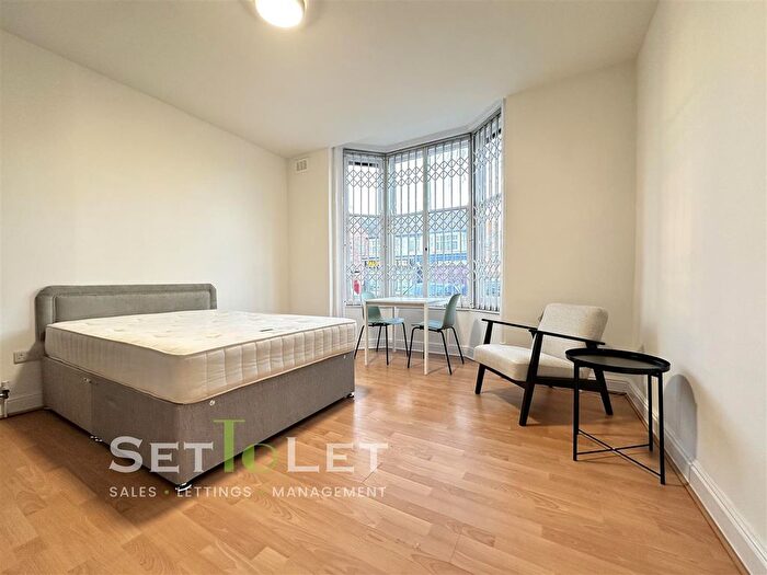 Studio To Rent In Evington Road, Near Victoria Park, Leicester, LE2