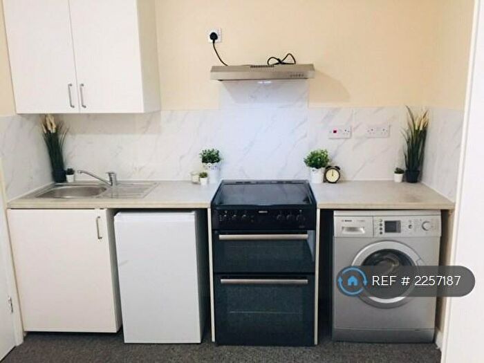 Studio To Rent In Grenoble Gardens, London, N13