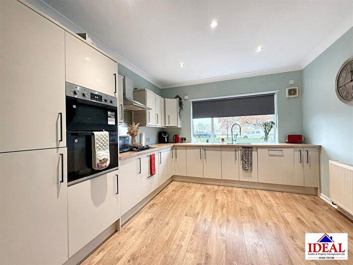 3 Bedroom Terraced House For Sale In The Park, Woodlands, DN6