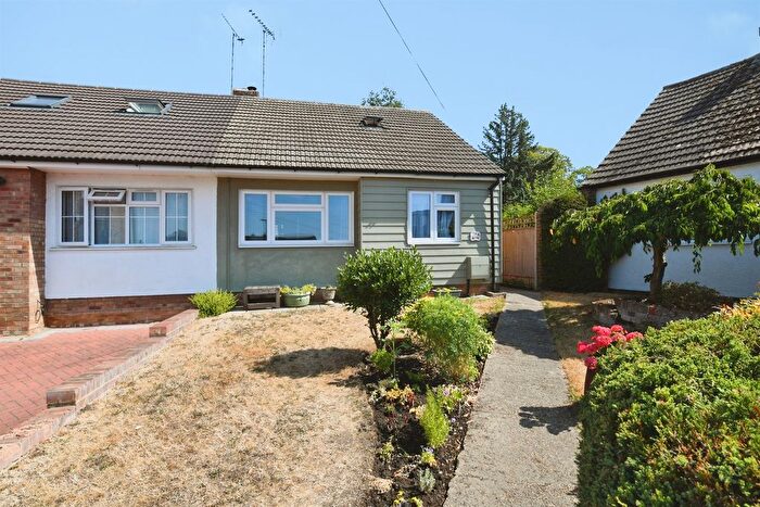 2 Bedroom Semi-detached Bungalow For Sale In Weight Road, Chelmsford, CM2