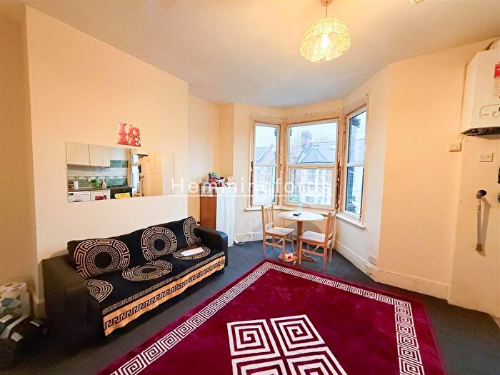 1 Bedroom Apartment To Rent In Abbotsford Avenue, London, N15