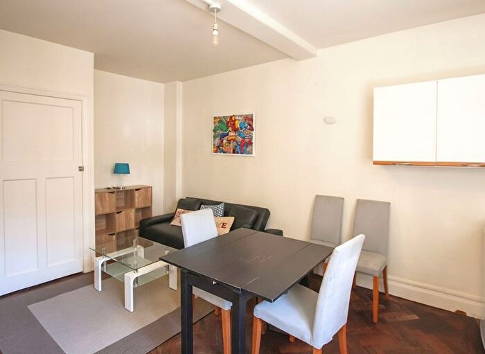 2 Bedroom Flat To Rent In Commercial Road, London, E1