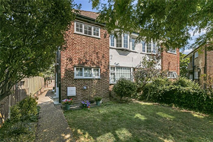 2 Bedroom Maisonette For Sale In Bramley Close, Twickenham, TW2