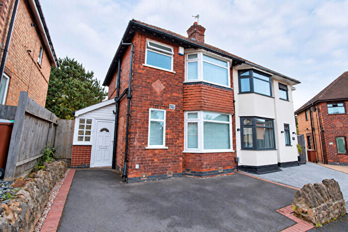 2 Bedroom Semi-Detached House For Sale In Hadbury Road, Nottingham, NG5