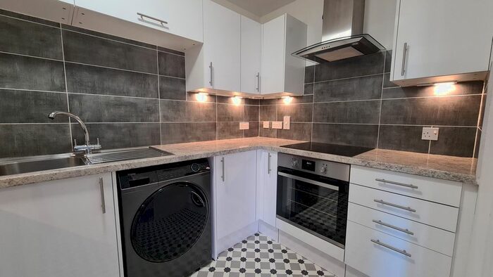 2 Bedroom Flat To Rent In Ludlow Road, Maidenhead, SL6