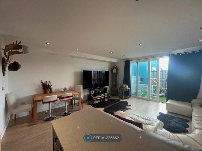 2 Bedroom Flat To Rent In Shipman Road, London, E16