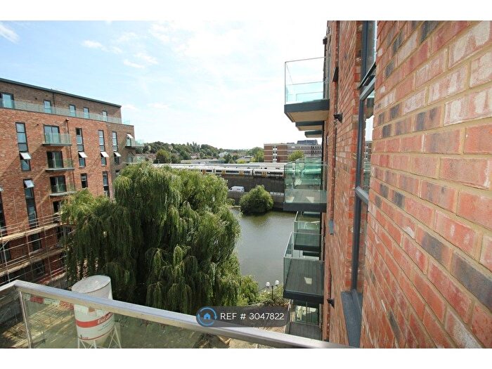 3 Bedroom Flat To Rent In Langley Square, Kent, DA1