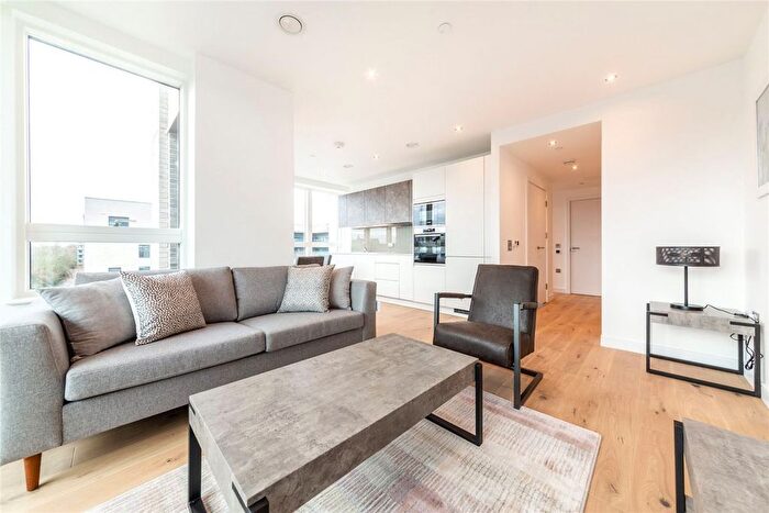 2 Bedroom Flat To Rent In Duval House, London, SW11