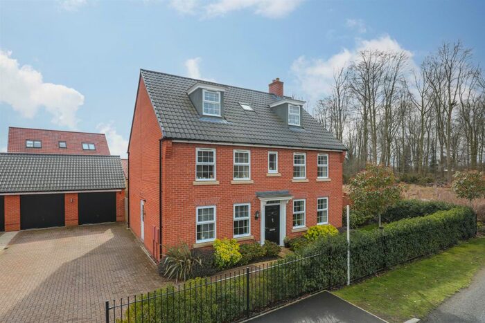 5 Bedroom Detached House For Sale In Whites Lane, Harlestone Manor, Northampton, NN5