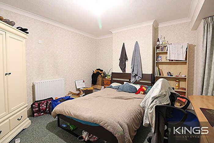 5 Bedroom Semi Detached House To Rent In Blenheim Gardens, SO17