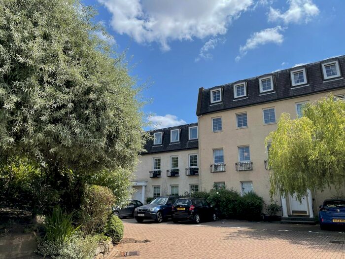 2 Bedroom Flat To Rent In James Square, Caledonian Crescent, Edinburgh, EH11