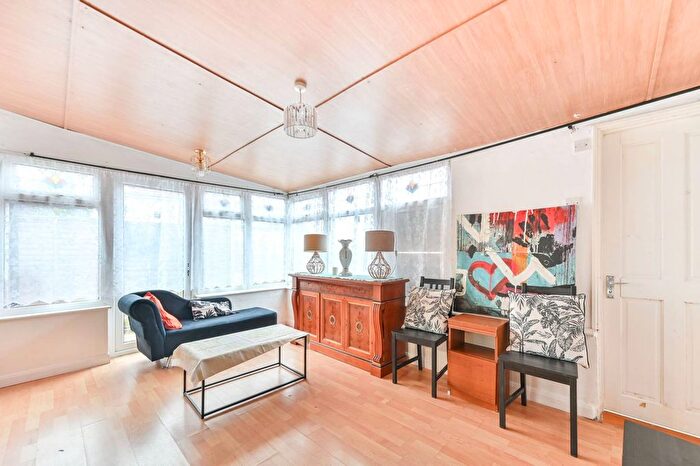 3 Bedroom Flat To Rent In Bertie Road, Willesden Green, London, NW10