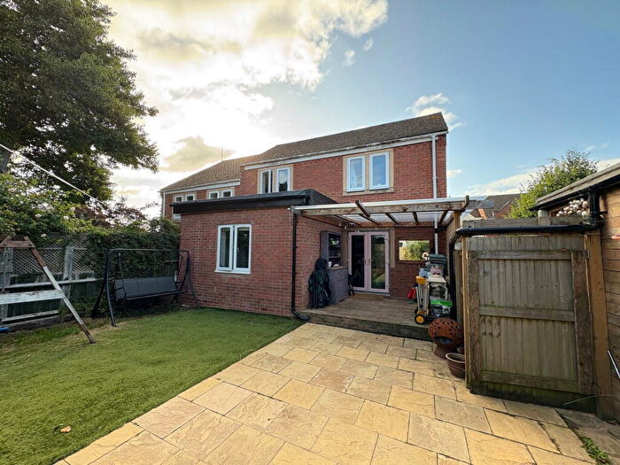 3 Bedroom Semi-Detached House For Sale In Miles Meadow, Newbold On Stour, Stratford-upon-avon, CV37