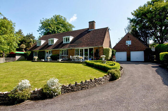 3 Bedroom Chalet For Sale In Potterne, Devizes, Wiltshire, SN10